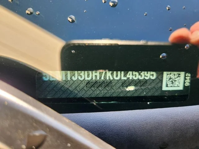 Used 2019 Black Lincoln Reserve image 25