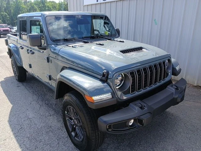 2026 Jeep Gladiator Sport S Auto's photo