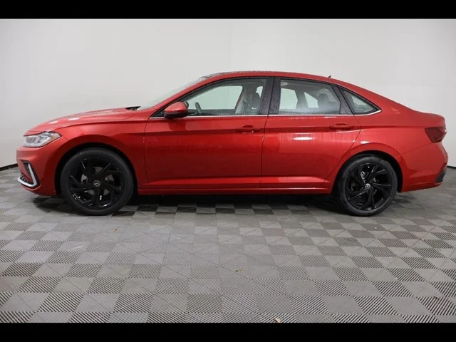 New 2026 Kings Red Metallic Volkswagen 1.5T SE image 2