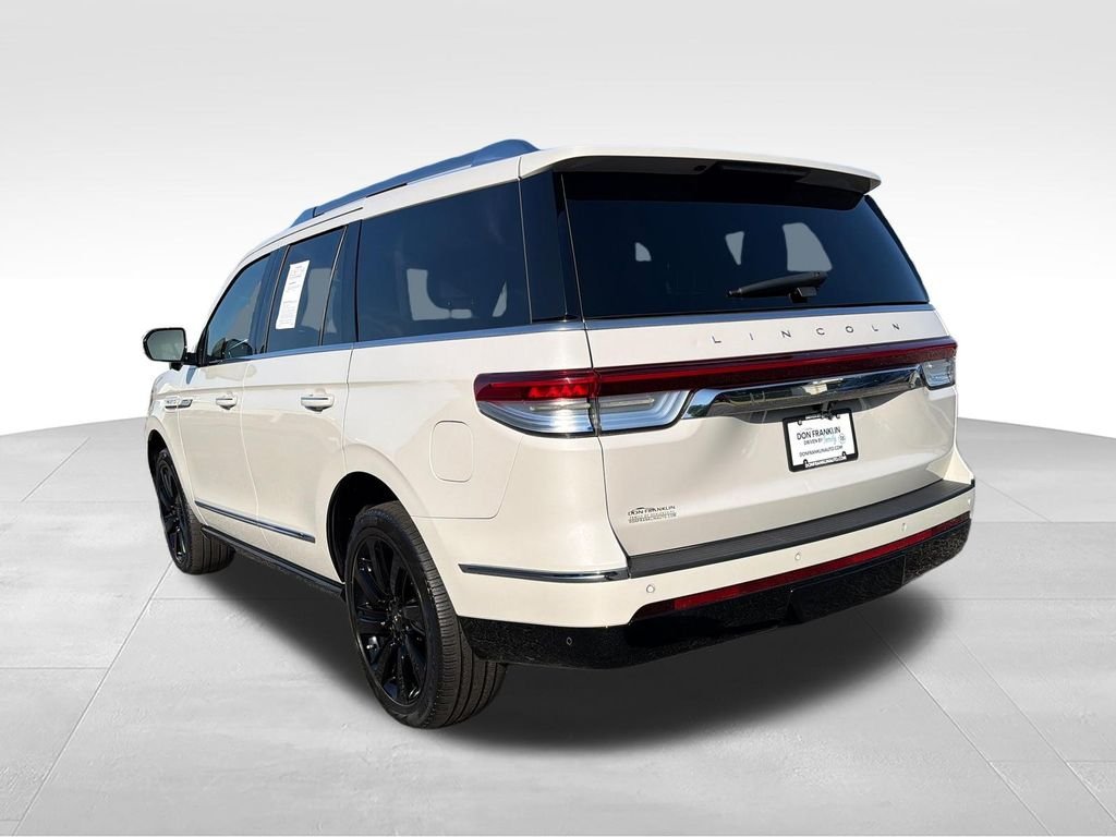Used 2024 White Lincoln Reserve image 3