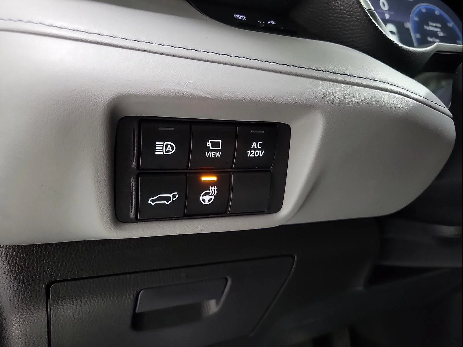 Used 2023 Green Toyota Hybrid Platinum image 14