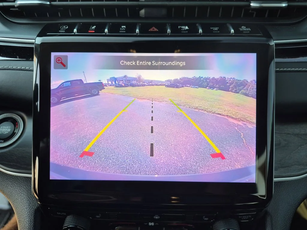 Used 2022  Jeep Limited image 27