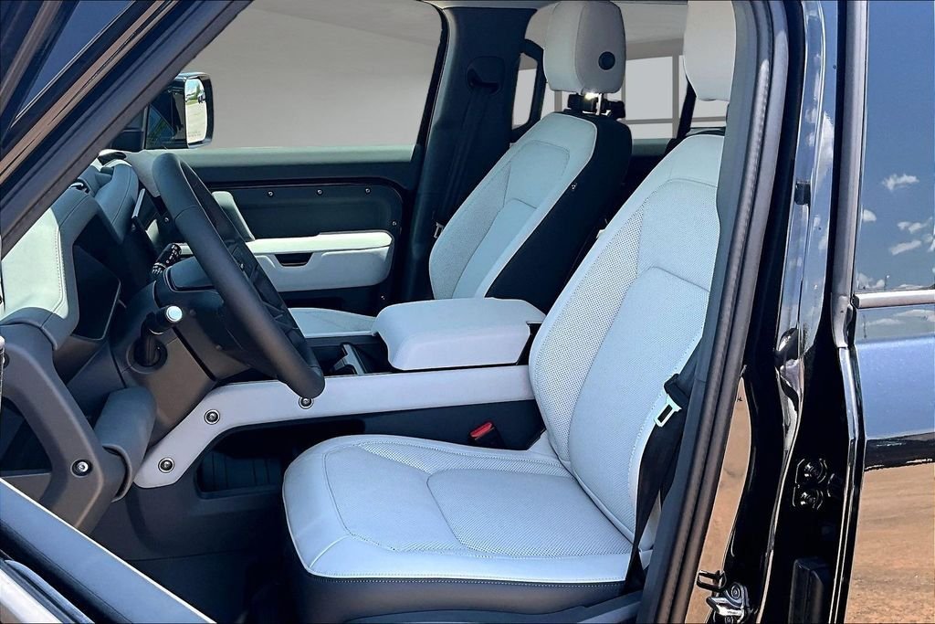 New 2026 Santorini Black LAND ROVER S image 9