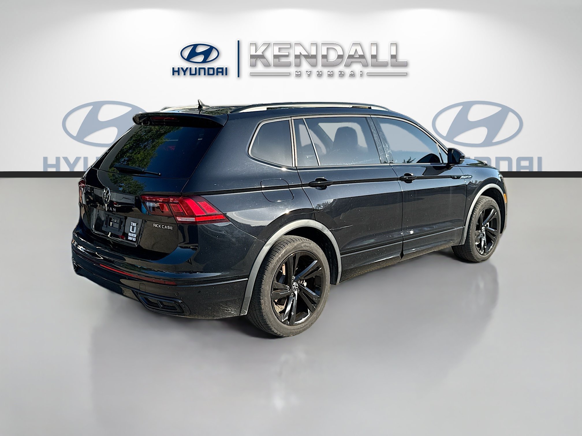 Used 2023 Deep Black Volkswagen SE R-Line Black image 6