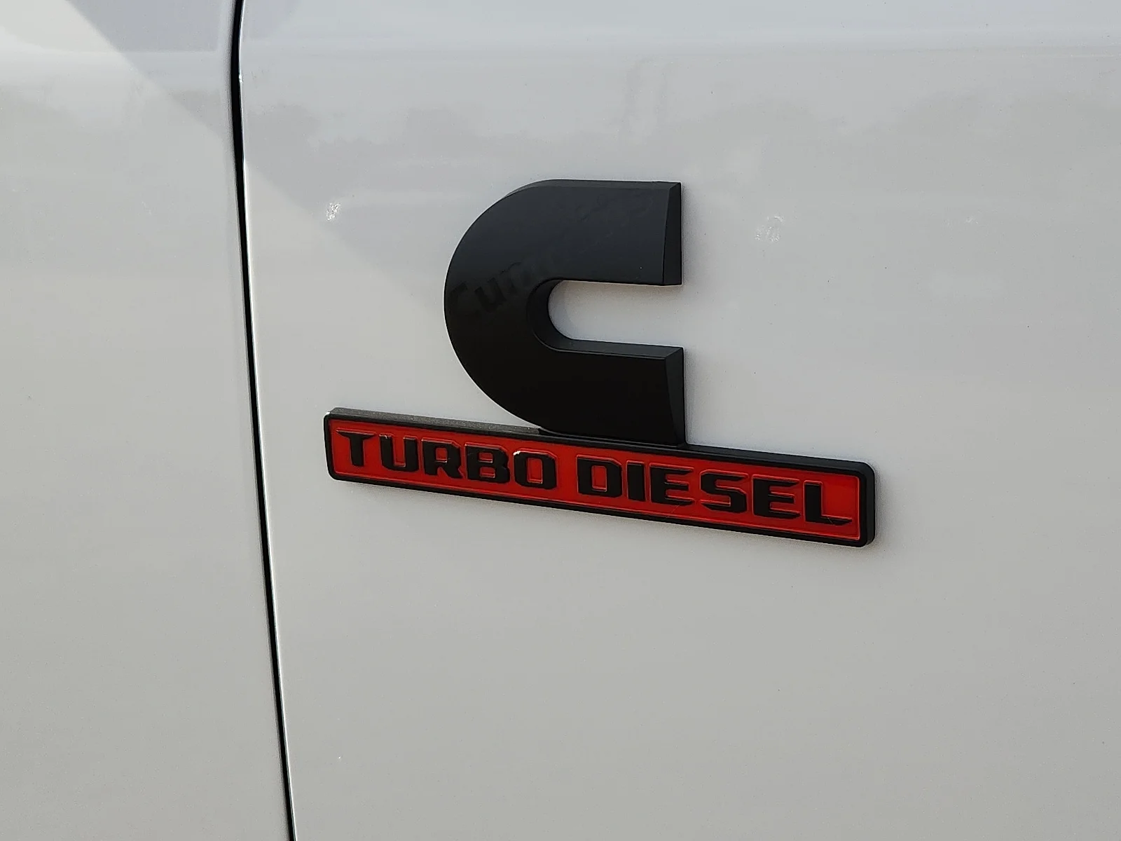 New 2026 PW7 Bright Whit Ram LARAMIE MEGA CAB 4X4 6