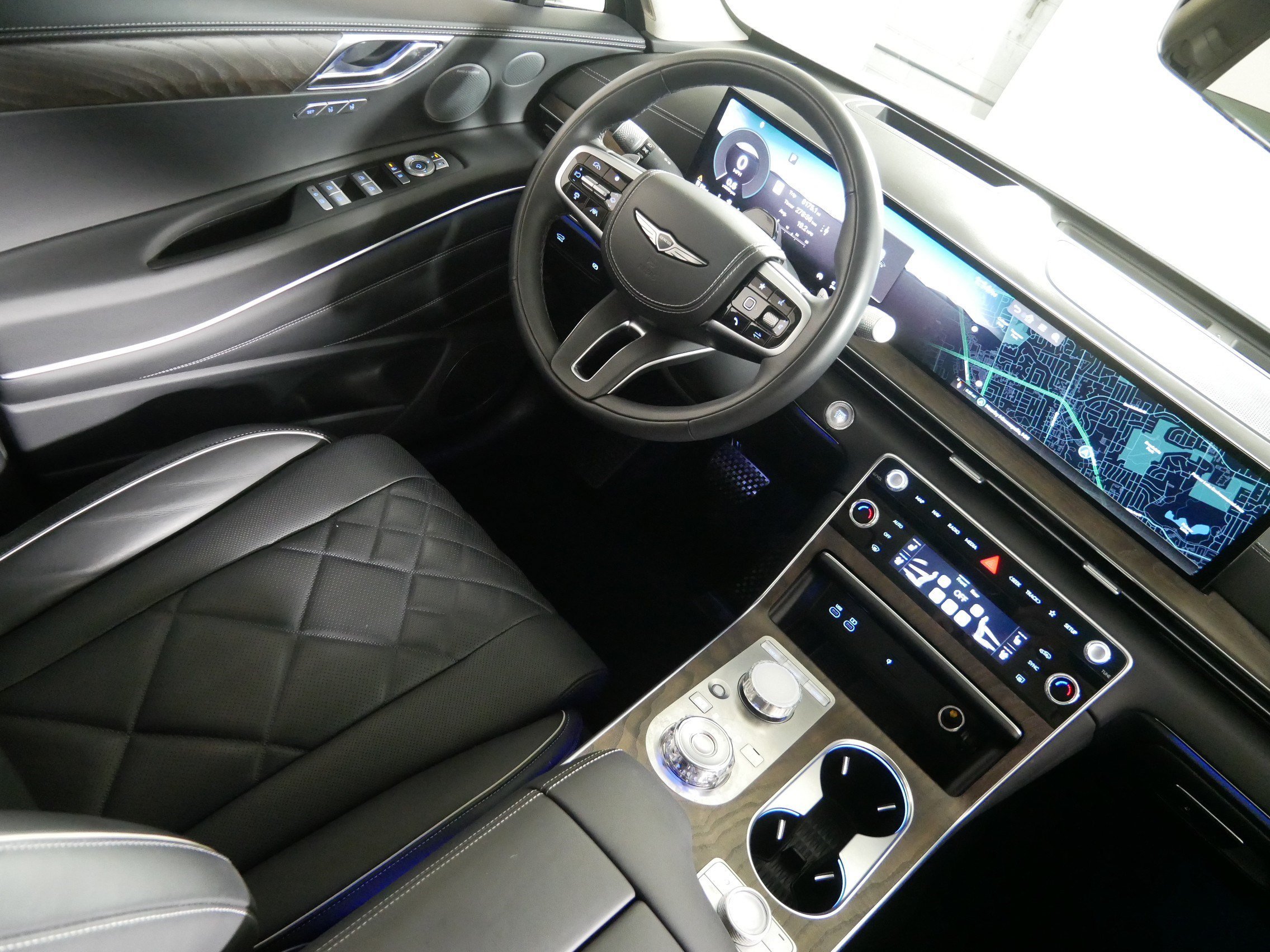 Certified Used 2025 Alta White Genesis 3.5T Prestige image 9