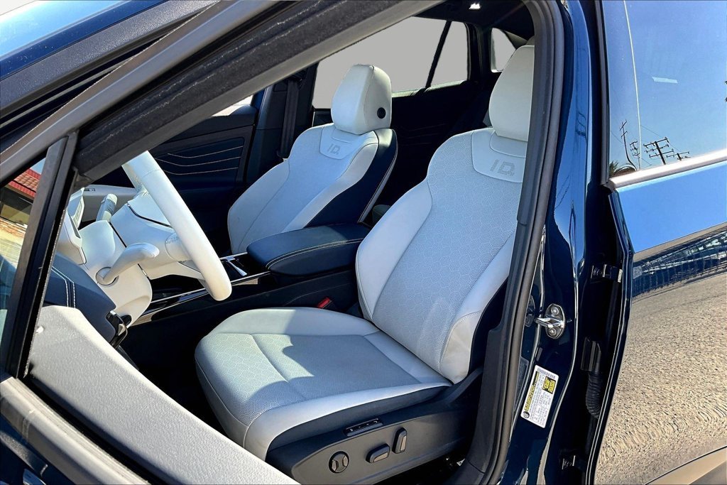 Used 2023 Blue Volkswagen Pro S image 21