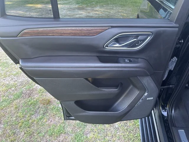 Used 2021 Black Chevrolet High Country image 28