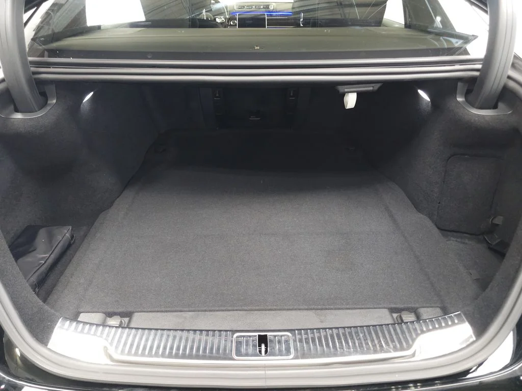 Used 2024 Black Mercedes-Benz S 580e image 34