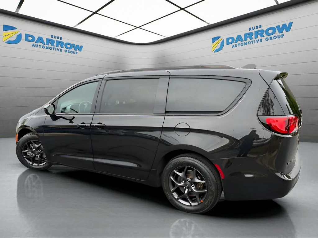 Used 2020 Black Chrysler Touring L image 3