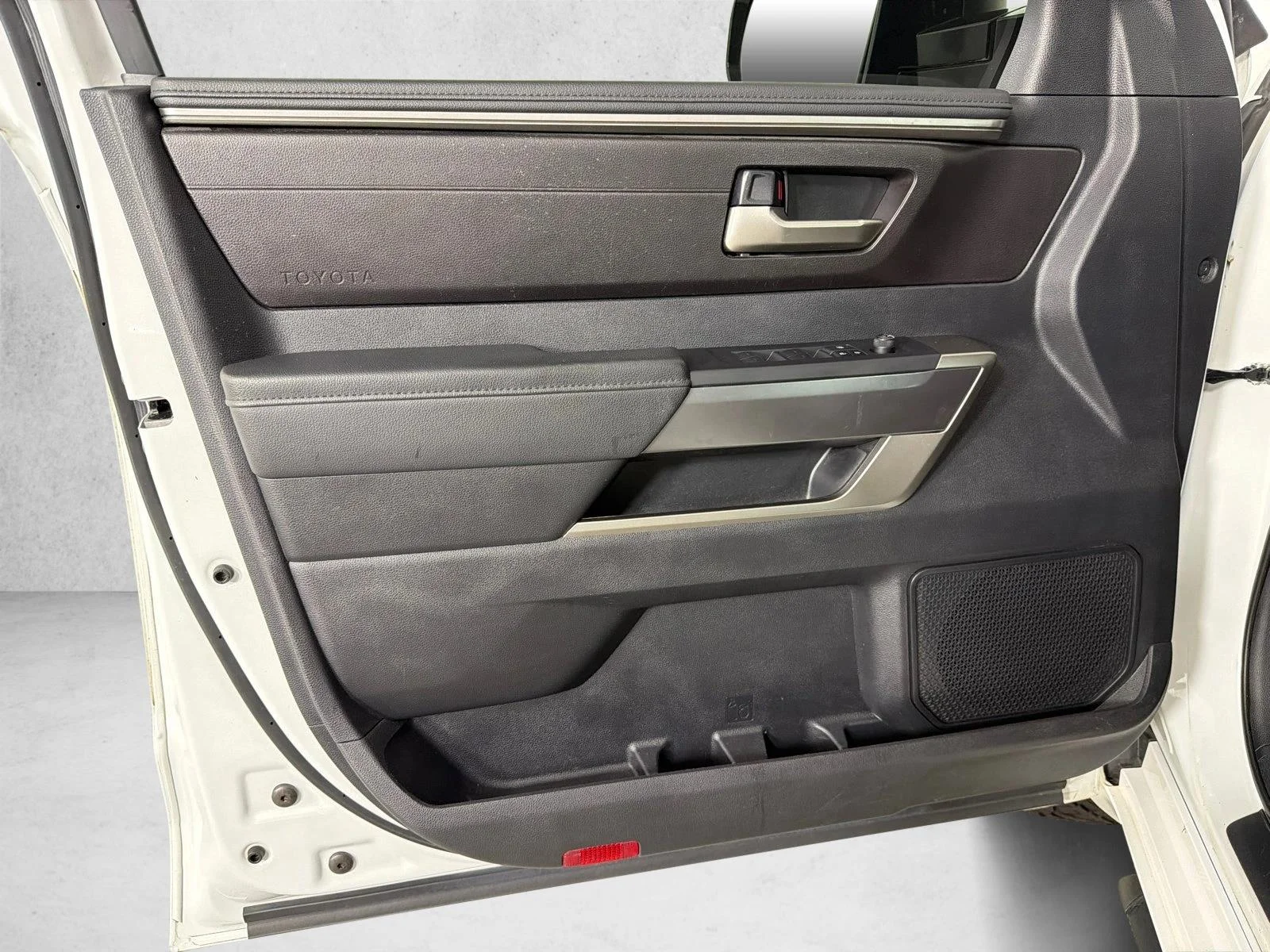 Used 2022 White Toyota SR5 image 10