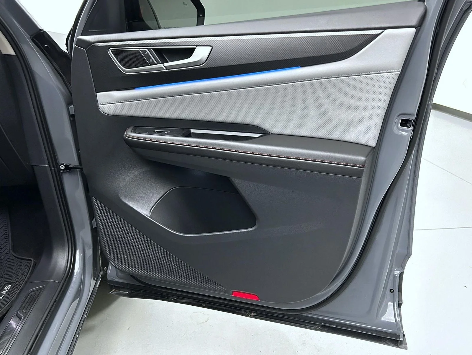 Used 2025 Gray Volkswagen 2.0T Peak Edition image 16