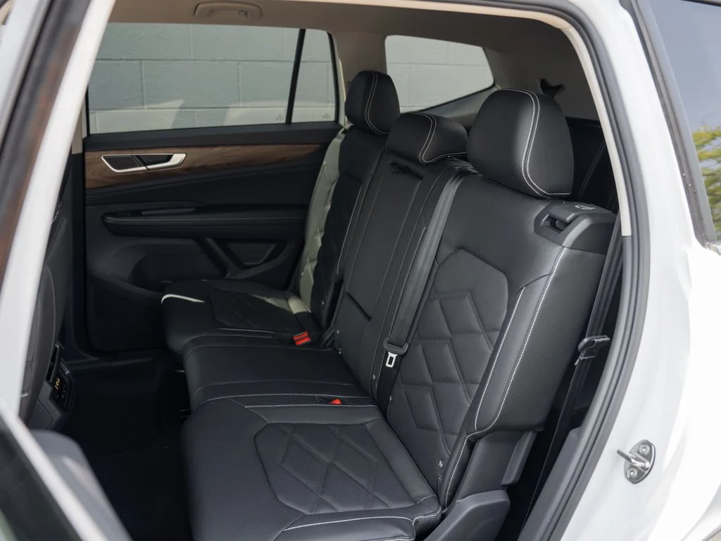 New 2026 Opal White Pearl Volkswagen 2.0T SE image 9