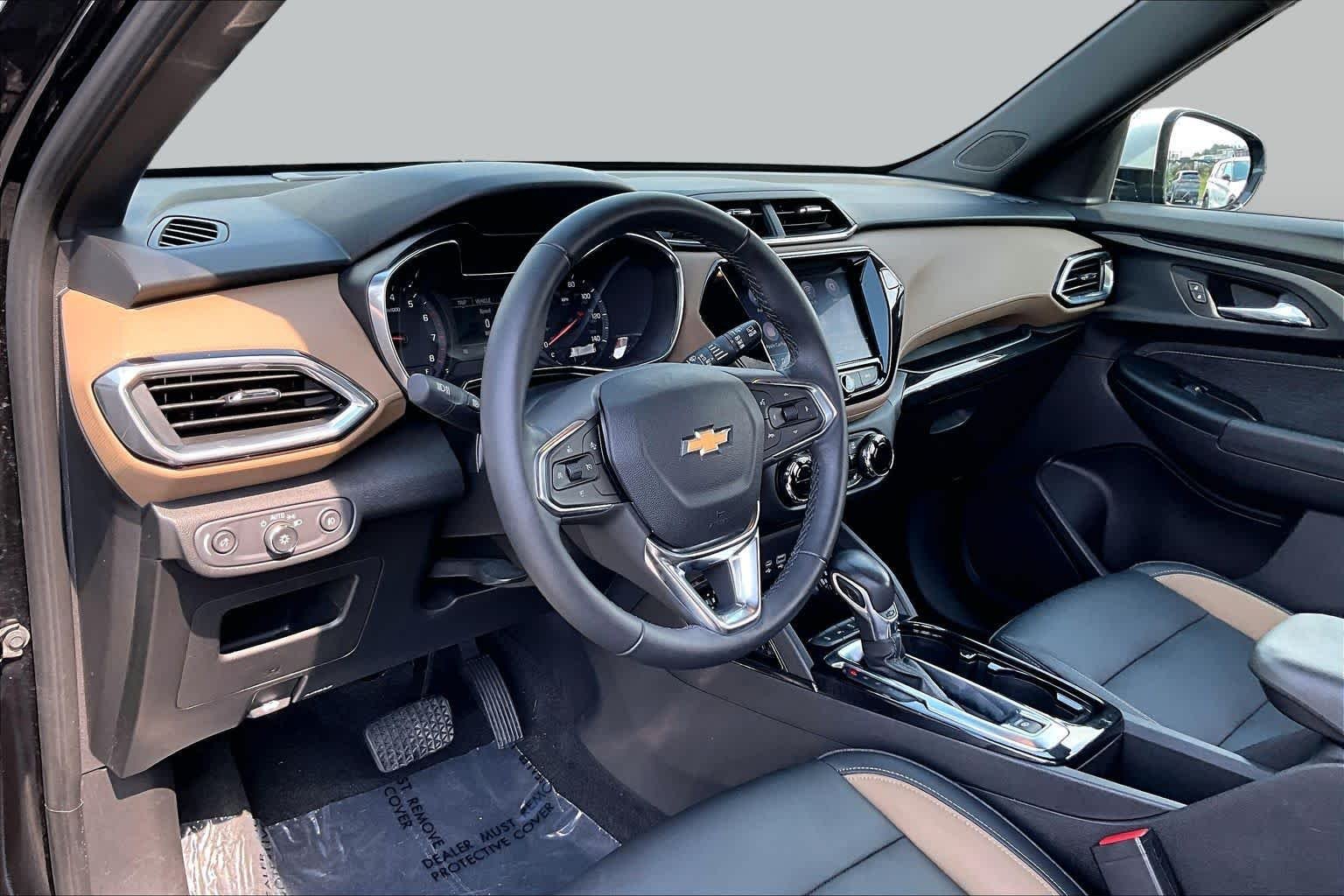 Used 2021 Mosaic Black Metallic Chevrolet ACTIV image 18