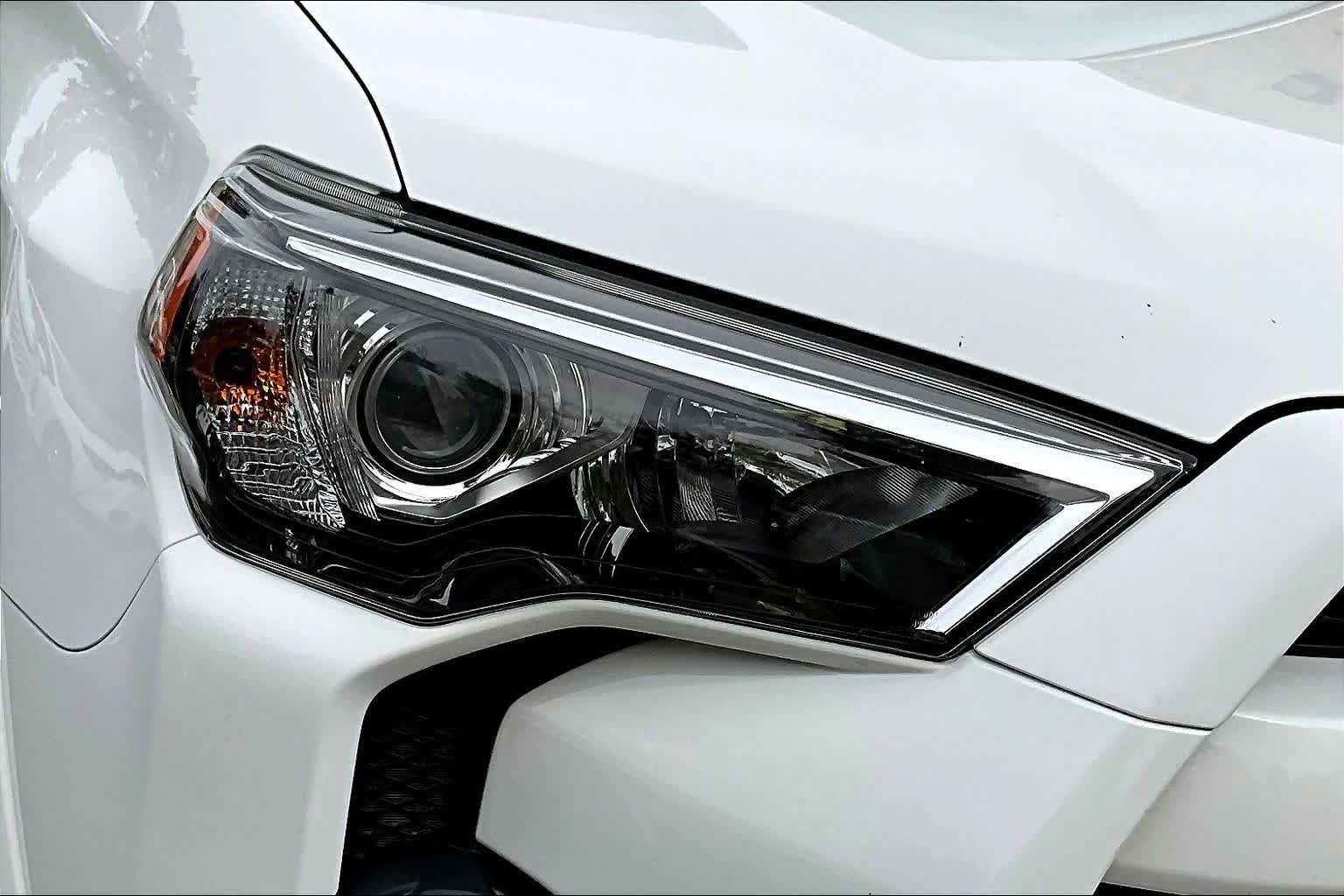 Used 2019 Super White Toyota SR5 image 27