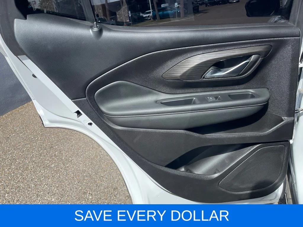 Used 2024 White GMC SLE image 15