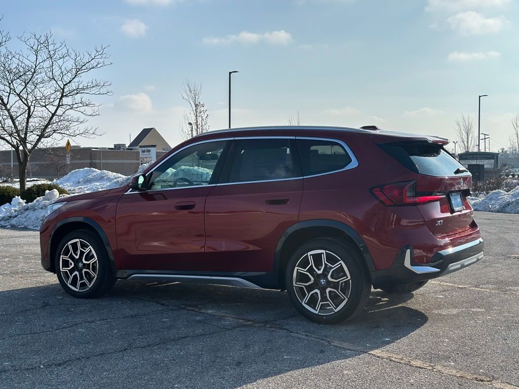 New 2026 Vegas Red Metallic BMW xDrive28i image 5