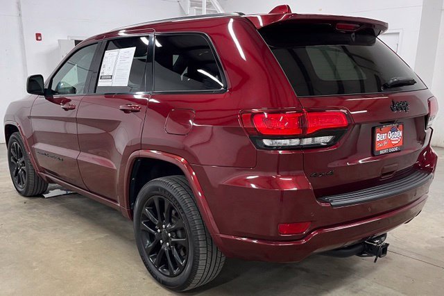 Used 2022 Red Jeep Laredo X image 4