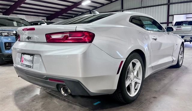 Used 2017 Silver Chevrolet 1LT image 3