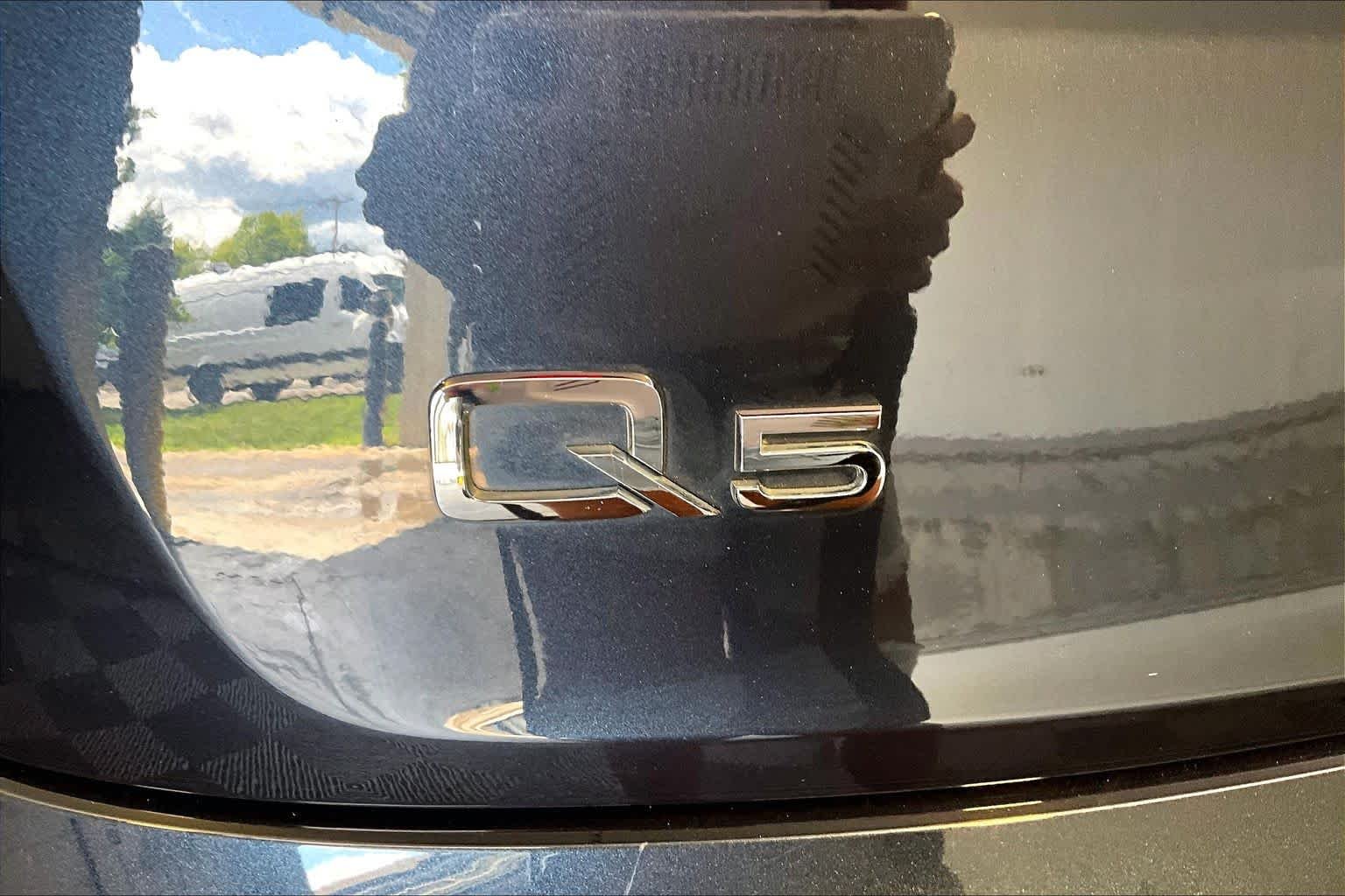 Used 2019 Moonlight Blue Metallic Audi Premium image 10