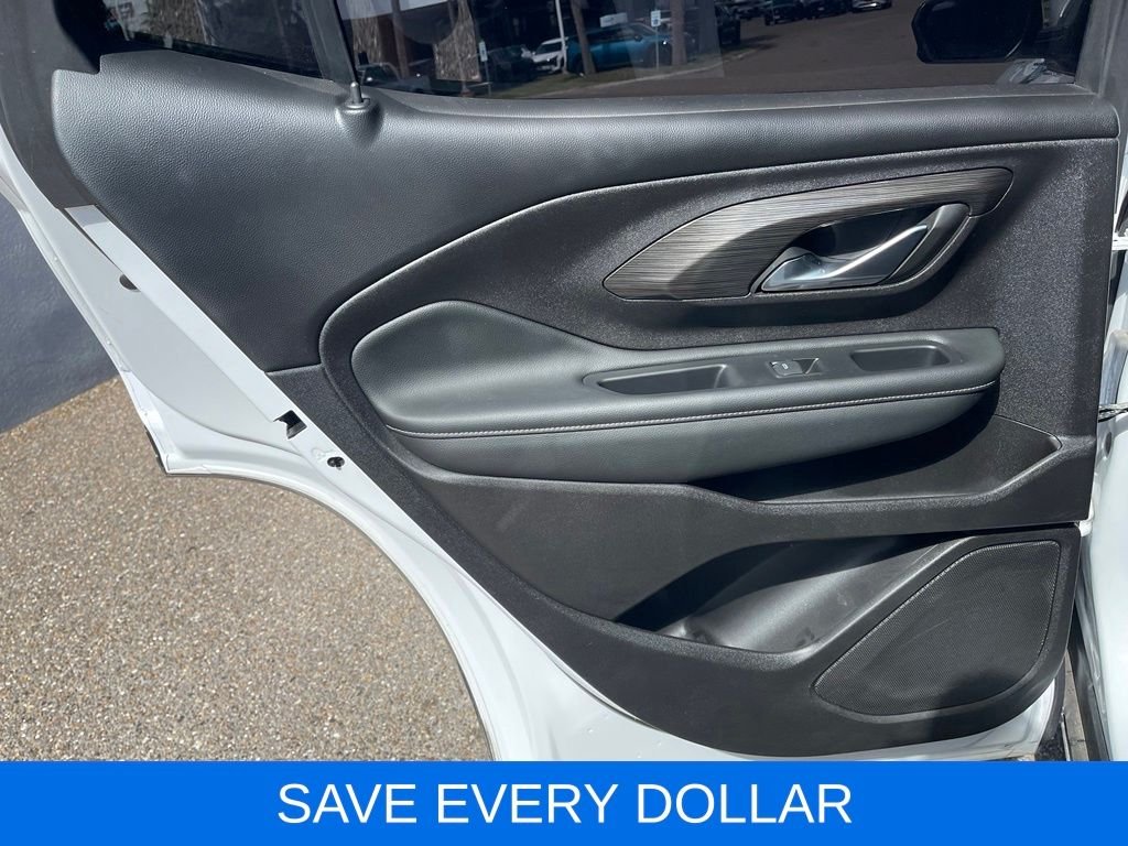 Used 2024 White GMC SLE image 15