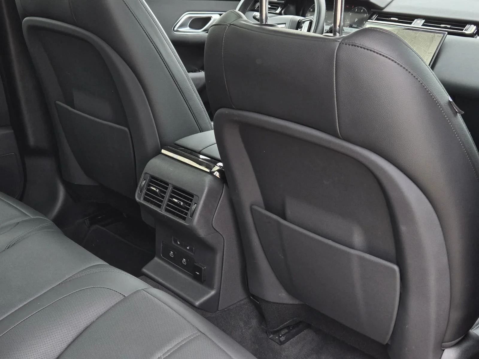 Used 2025 Santorini Black Metallic Land Rover Dynamic SE image 43