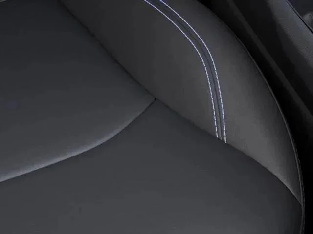 New 2025 Diamond Black Crystal Pearl-Coat Exterior Paint Jeep Limited image 59
