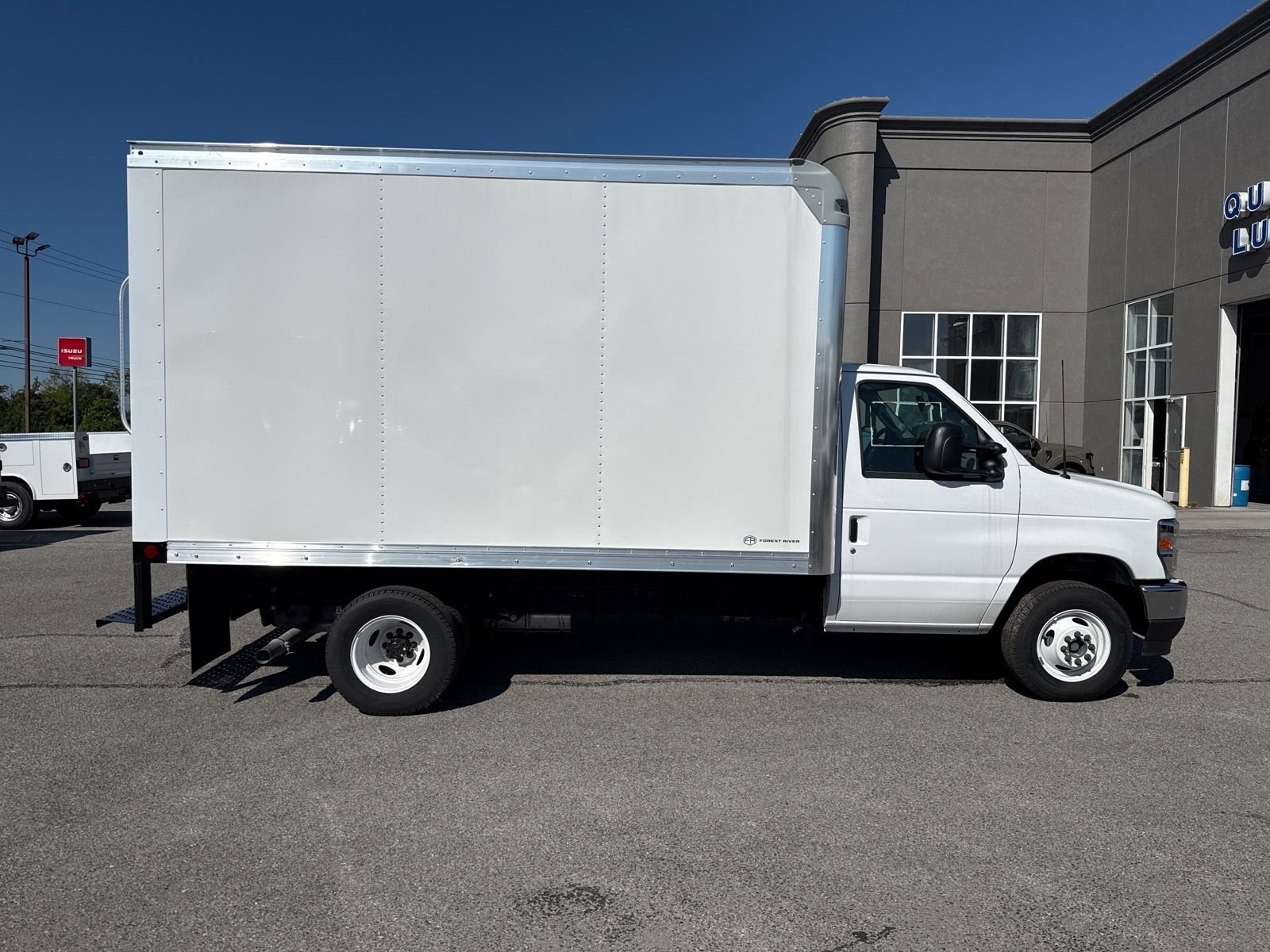 New 2026 Oxford White Ford E-450 DRW image 6
