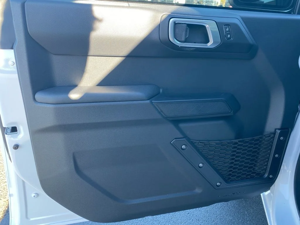 2025 Ford Bronco 4-Door Base - Photo 10