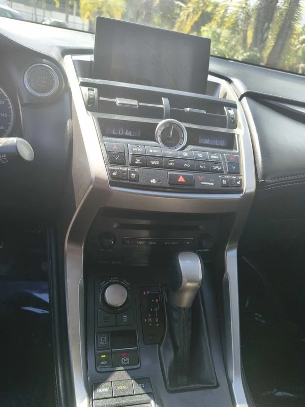 Used 2015  Lexus  image 14