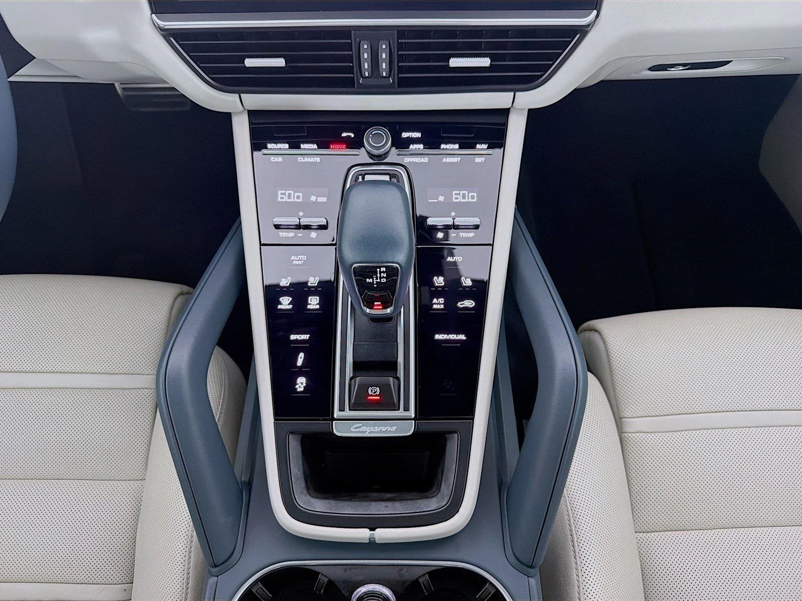 2022 Porsche Cayenne Platinum Edition - Photo 20