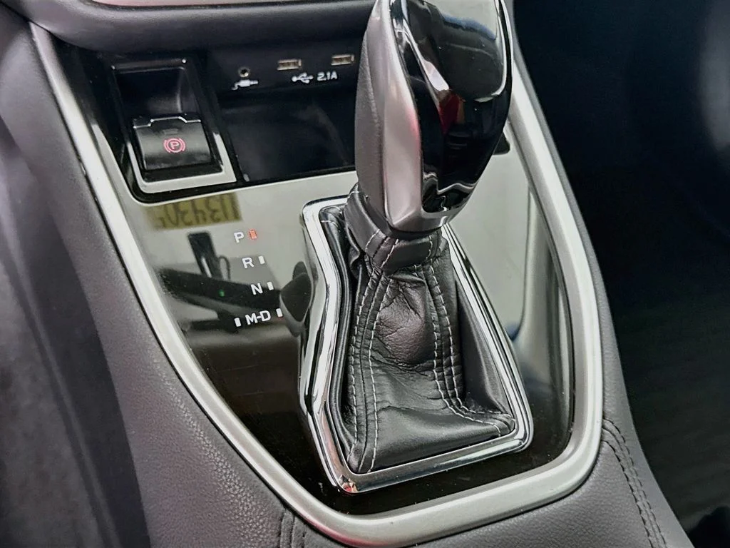 Used 2022 Crystal White Pearl Subaru Premium image 16