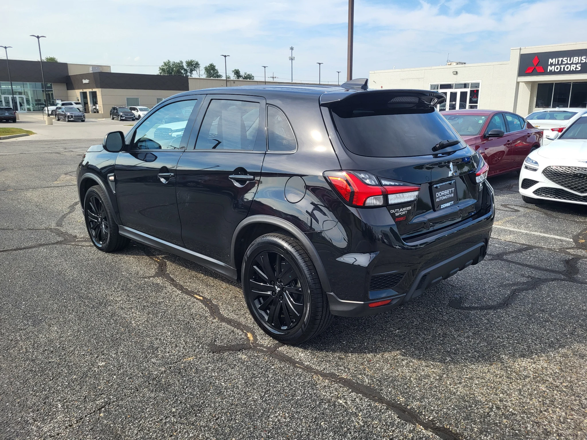 Used 2022 Labrador Black Pearl Mitsubishi LE image 8