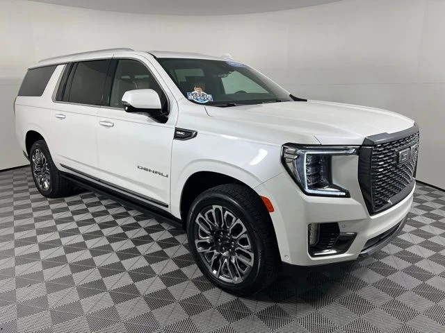2023 GMC Yukon Denali Ultimate AWD's photo
