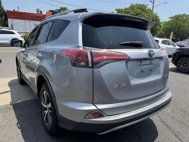 Used 2018 Silver Toyota XLE image 14