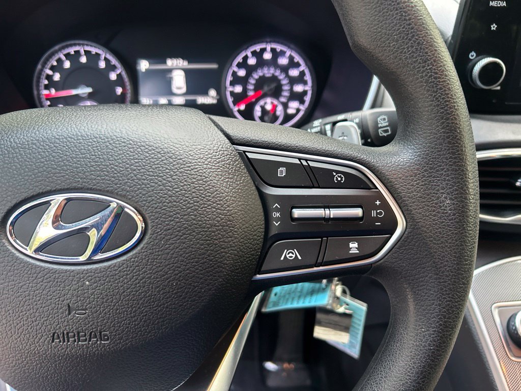 Used 2023 White Hyundai SE image 22