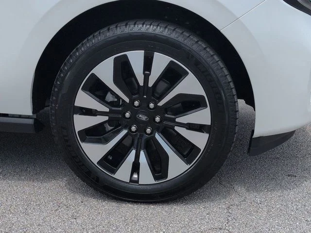 New 2026 Star White Metallic Tri-Coat Ford Platinum® image 11