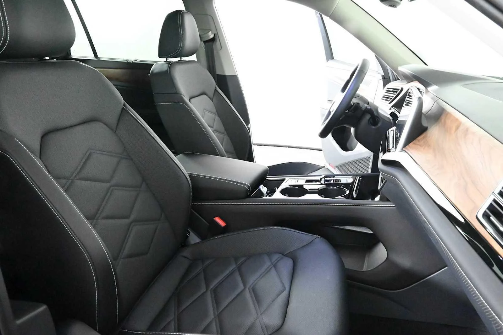 New 2026 Pure Gray Volkswagen 2.0T SE w/Technology image 13
