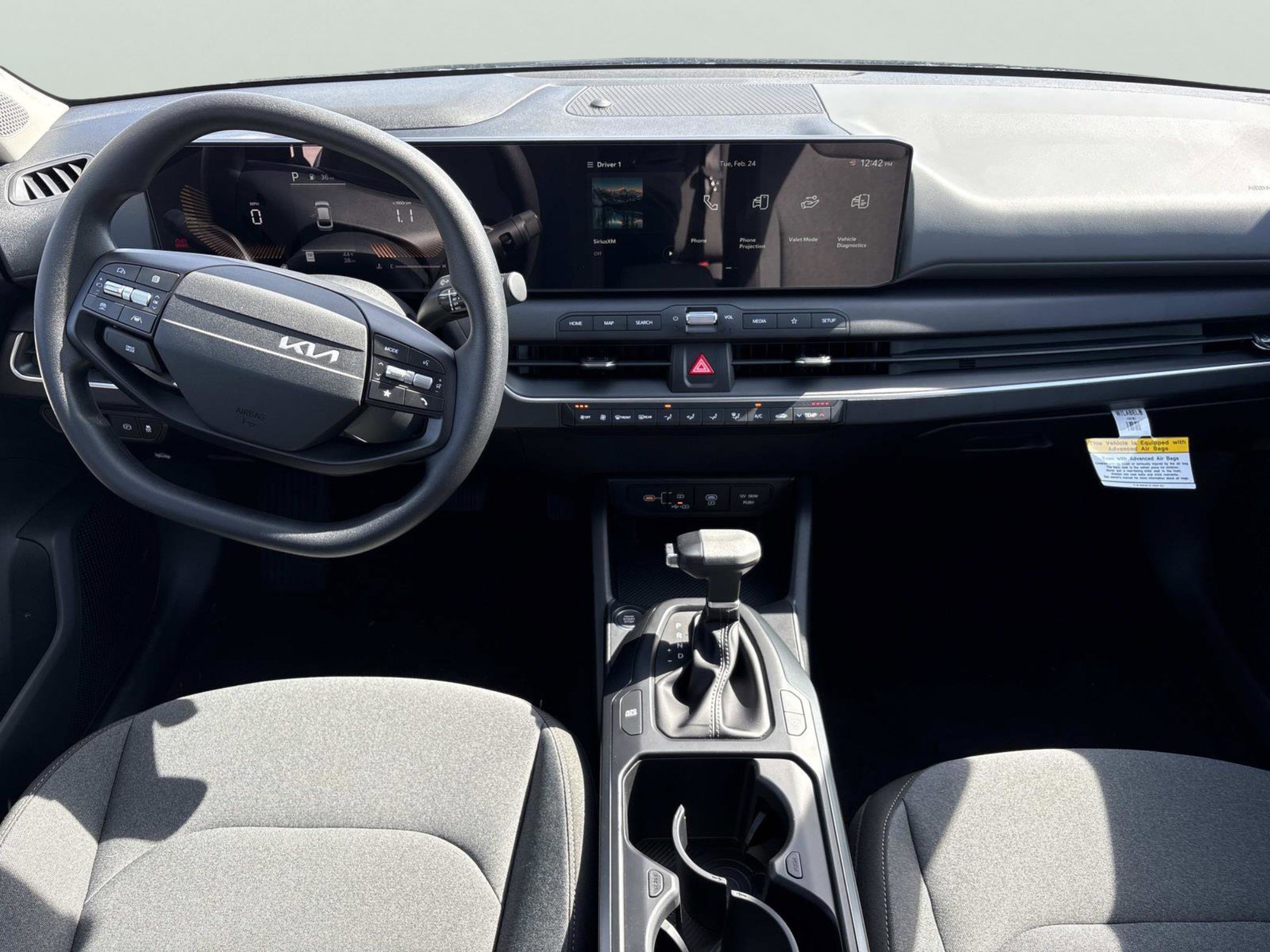 2025 Kia K4 LXS - Photo 11