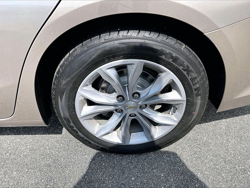 Used 2023 Mineral Gray Metallic Chevrolet LT image 7