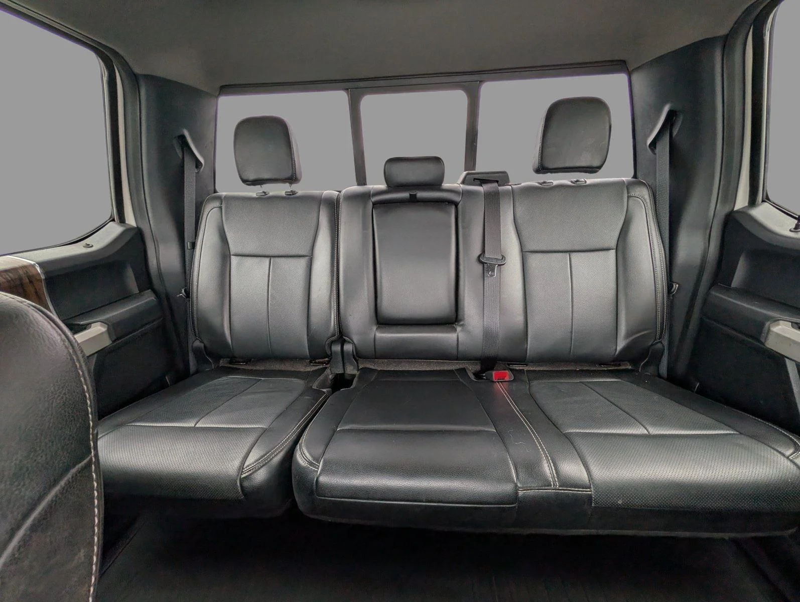 Used 2018 White Platinum Metallic Tri-Coat Ford LARIAT image 14