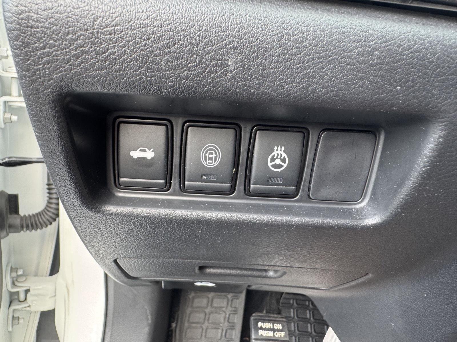 Used 2023 Pearl White Tricoat Nissan SR image 7