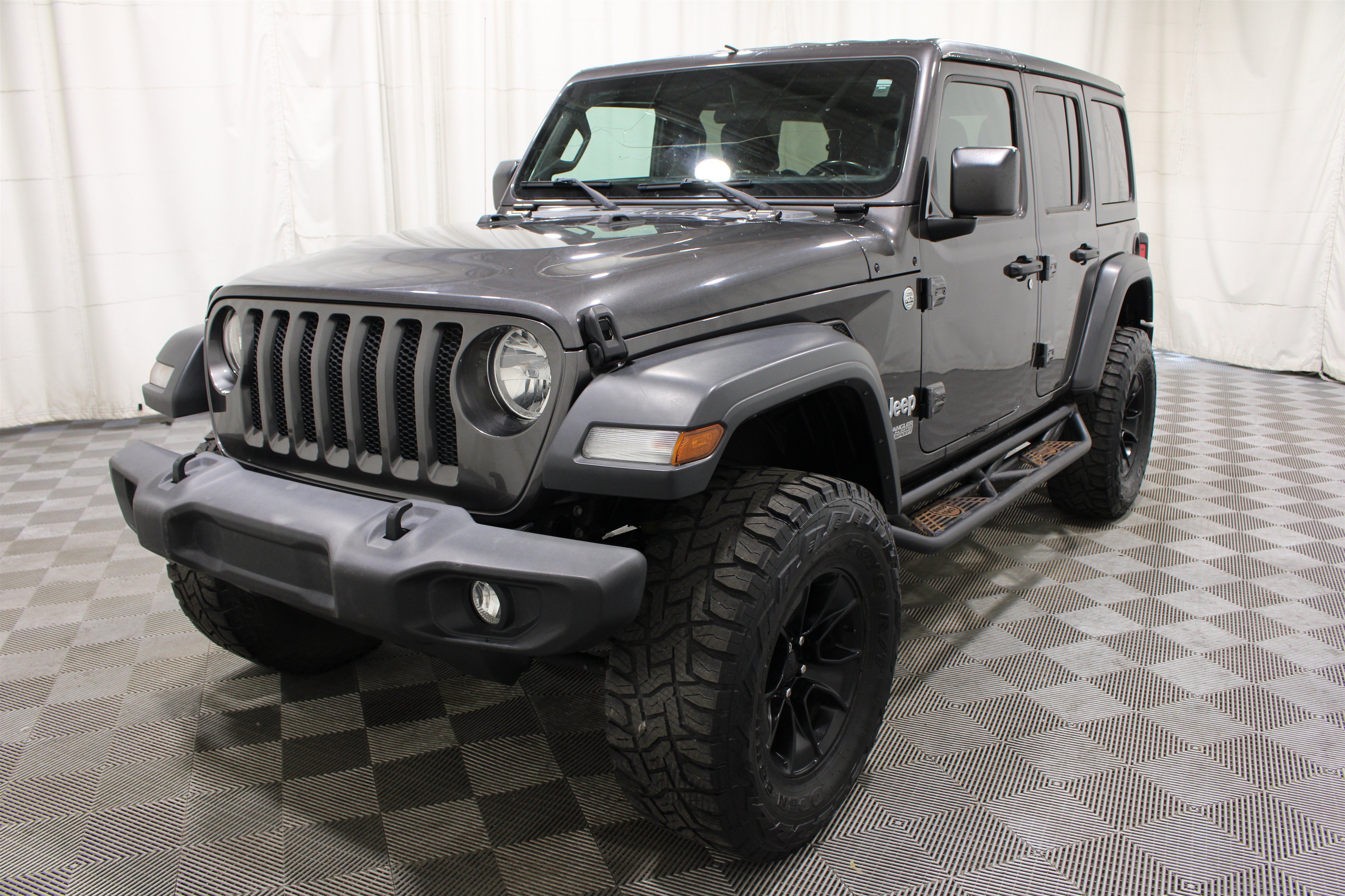 Used 2018 Granite Crystal Metallic Clearcoat Jeep Sport S image 32