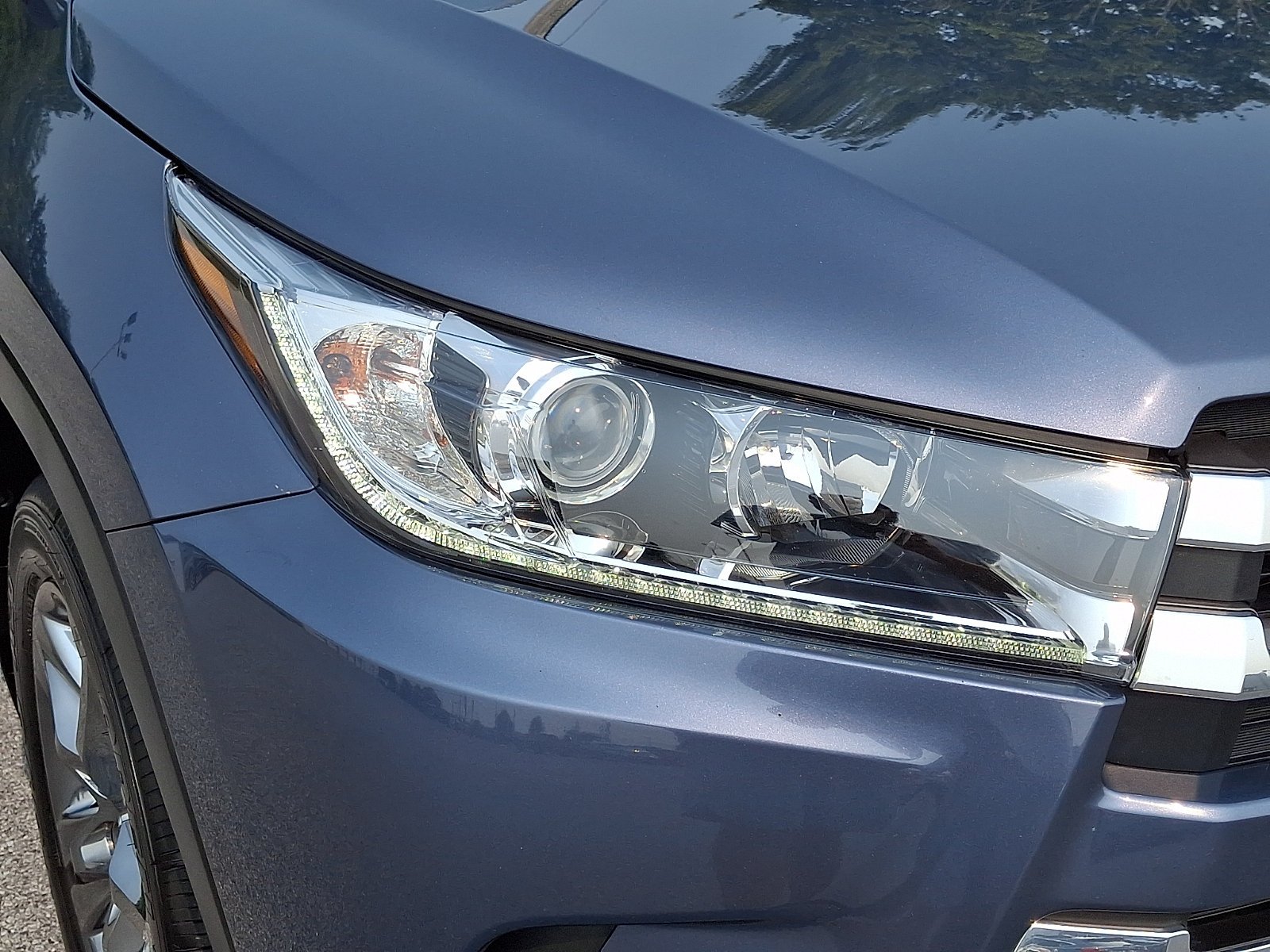 Used 2018 Shoreline Blue Pearl Toyota Limited Platinum image 10
