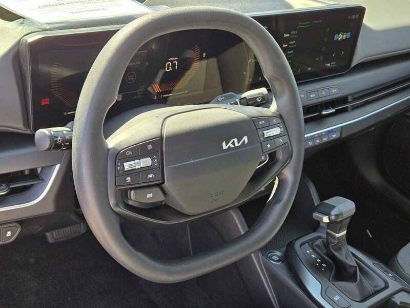 Used 2025 Snow White Pearl KIA LXS FWD image 18