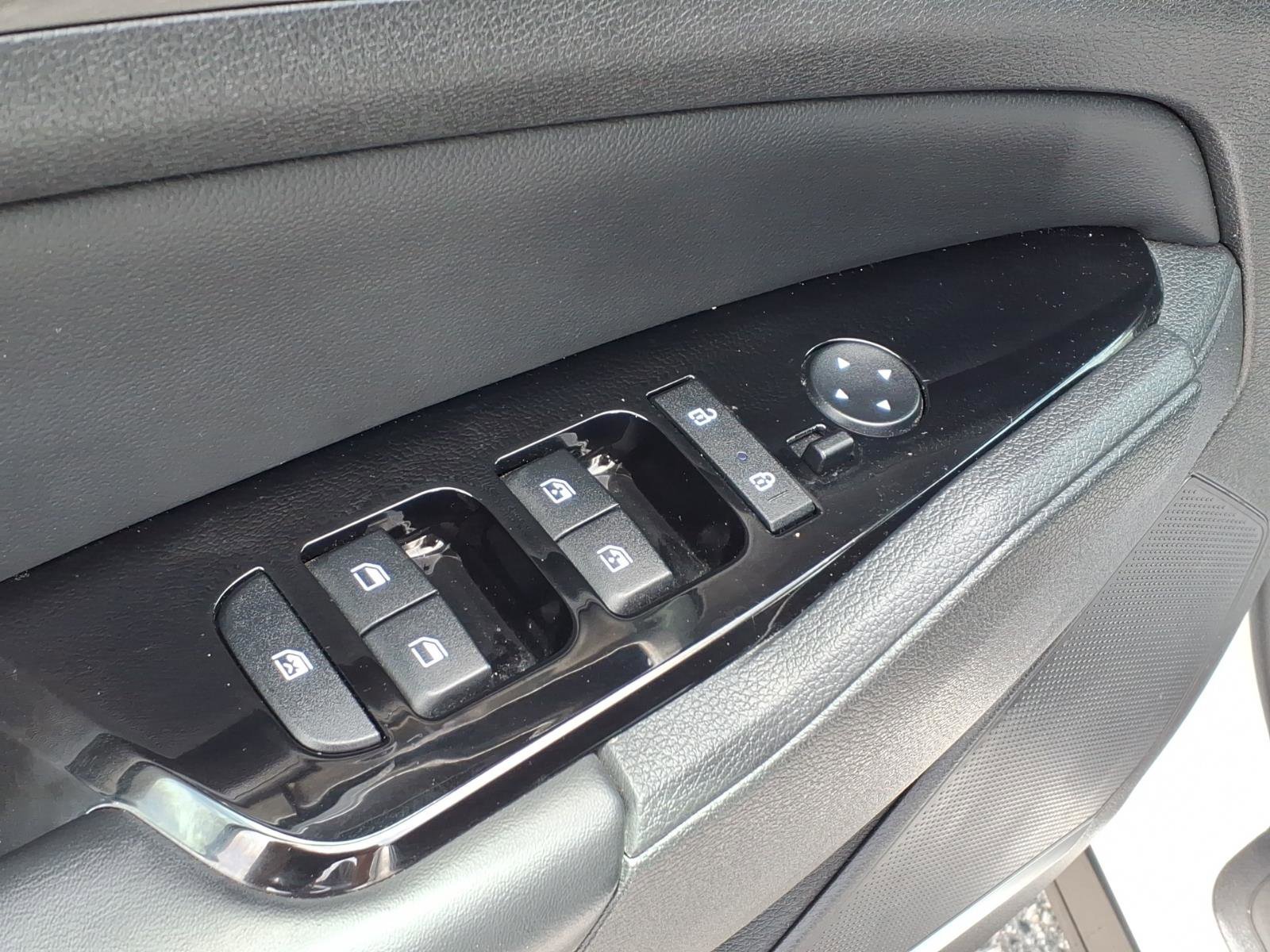 Used 2023 Glacial White Pearl Kia X-Line image 17