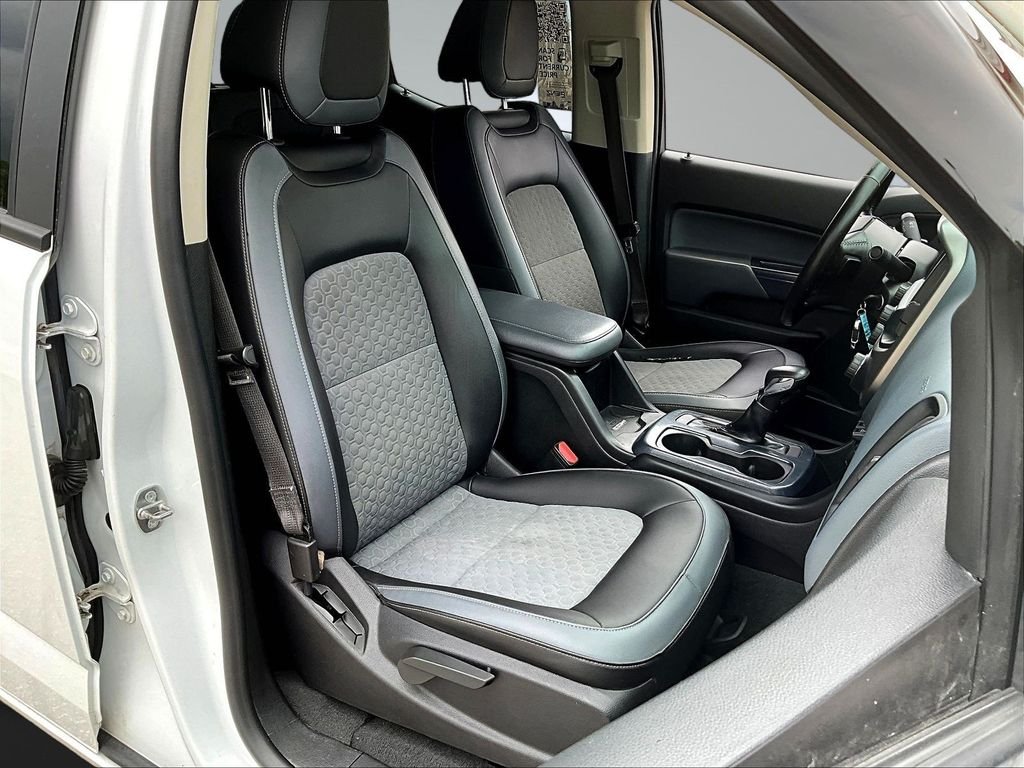 Used 2022 White Chevrolet Z71 image 32