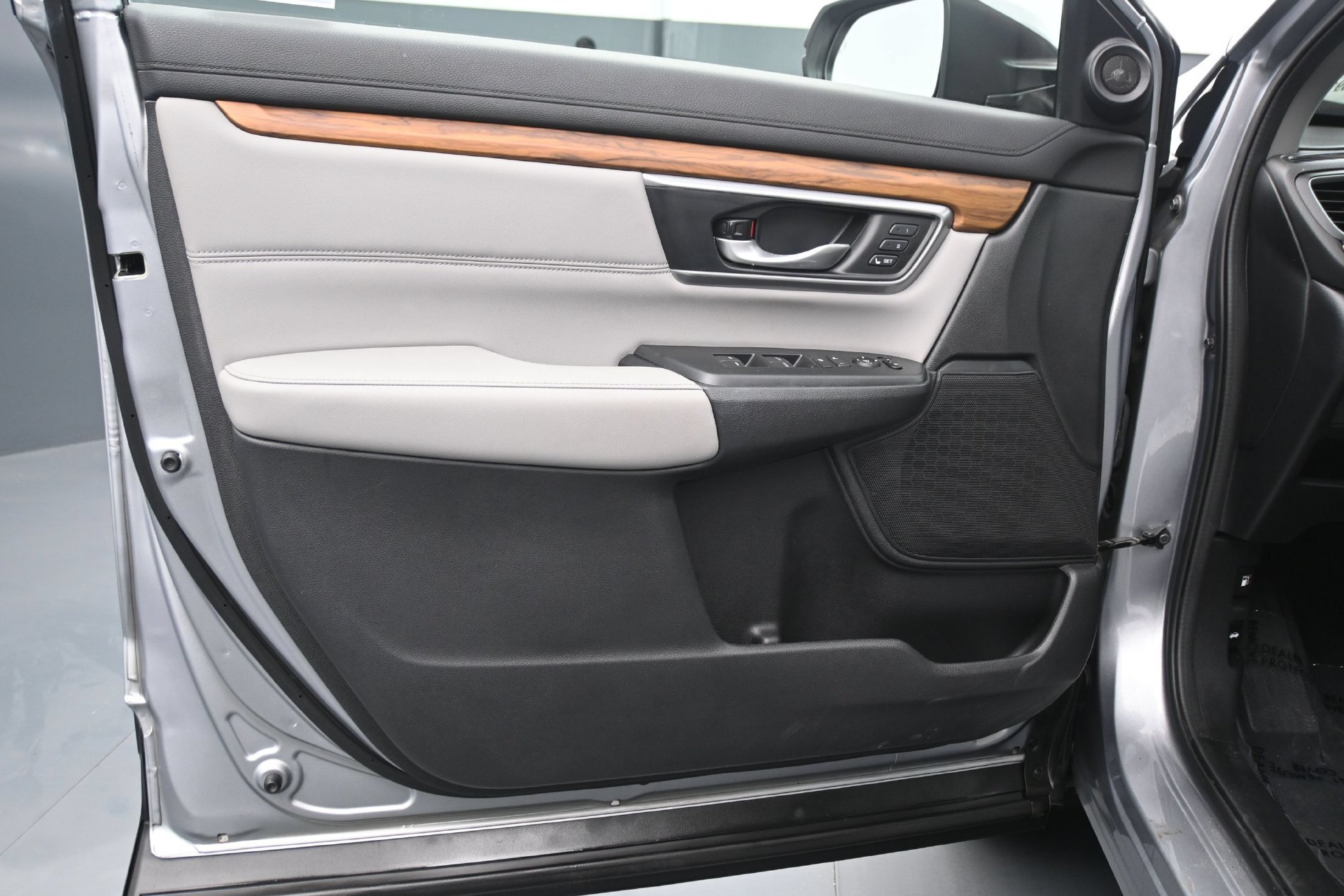 Used 2019 Silver Honda EX-L image 21