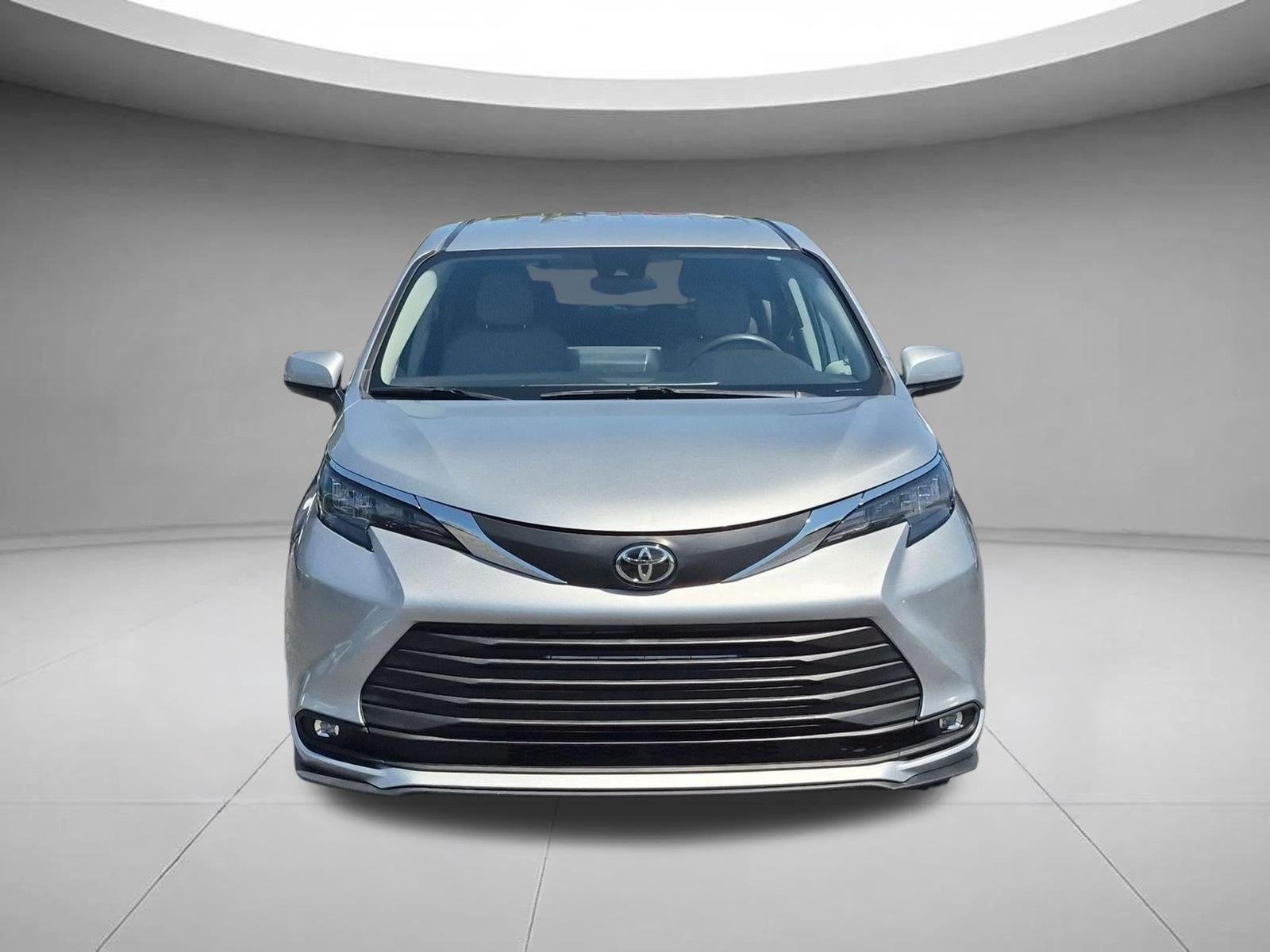 Used 2024  Toyota LE image 8