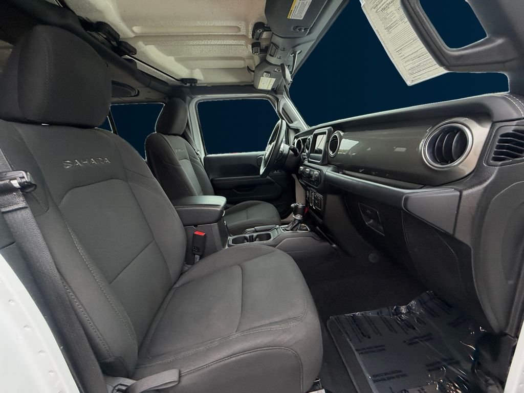 Used 2019 White Jeep Unlimited Sahara image 17